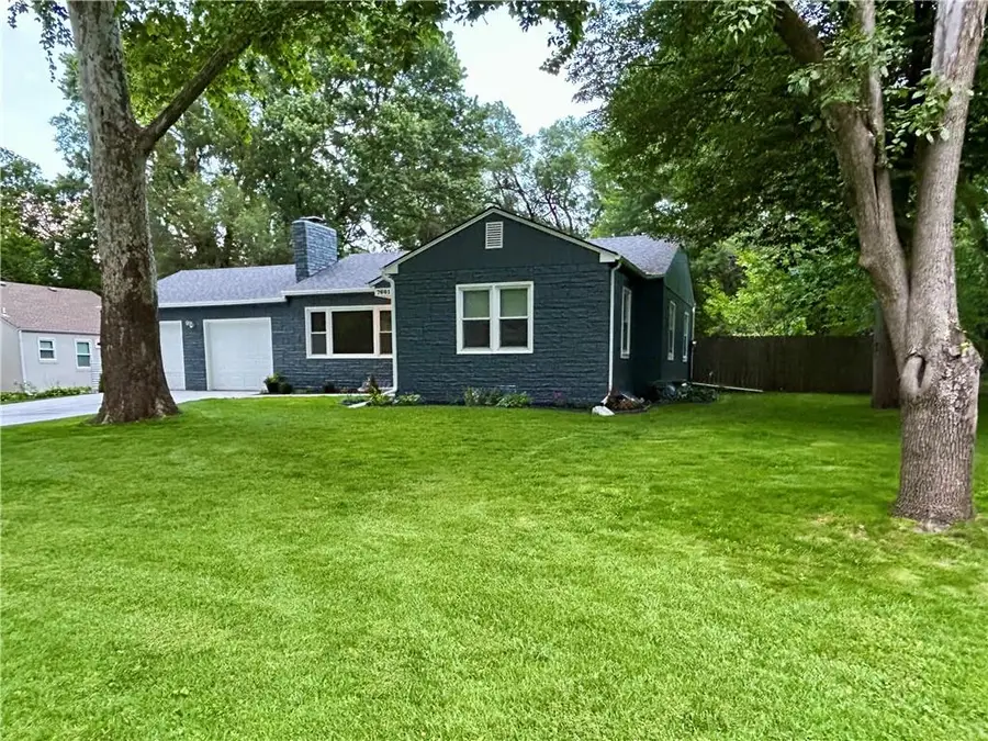 7601 Hemlock Street, Overland Park, KS 66204 - #3