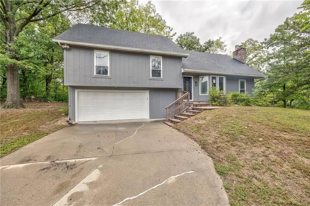 5409 NW Fox Hill Road, Parkville, MO 64152 - #1