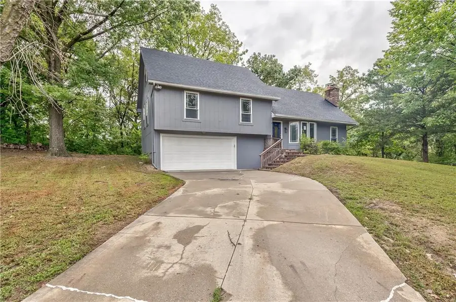 5409 NW Fox Hill Road, Parkville, MO 64152 - #3
