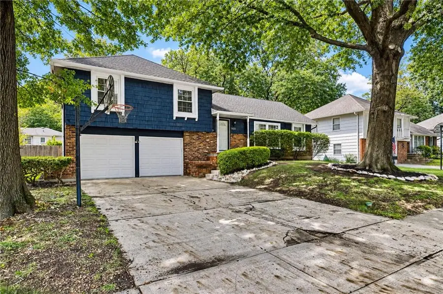 9800 Walmer Street, Overland Park, KS 66212 - #2