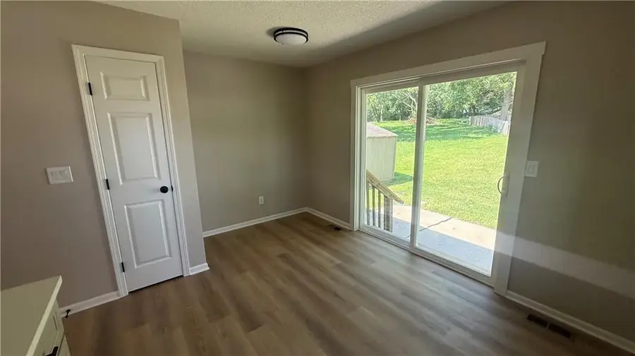 8132-8134 N Stoddard Avenue, Kansas City, MO 64152 - #3