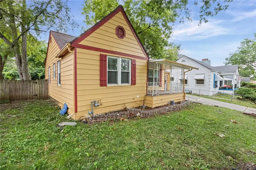 6318 Bellefontaine Avenue, Kansas City, MO 64132 - #3