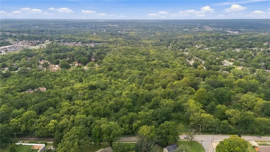 10806 Grandview Road, Kansas City, MO 64137 - #2