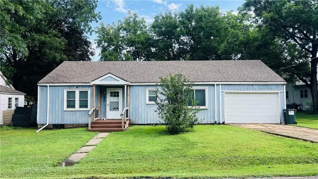 206 S 5th Street, Louisburg, KS 66053 - #1