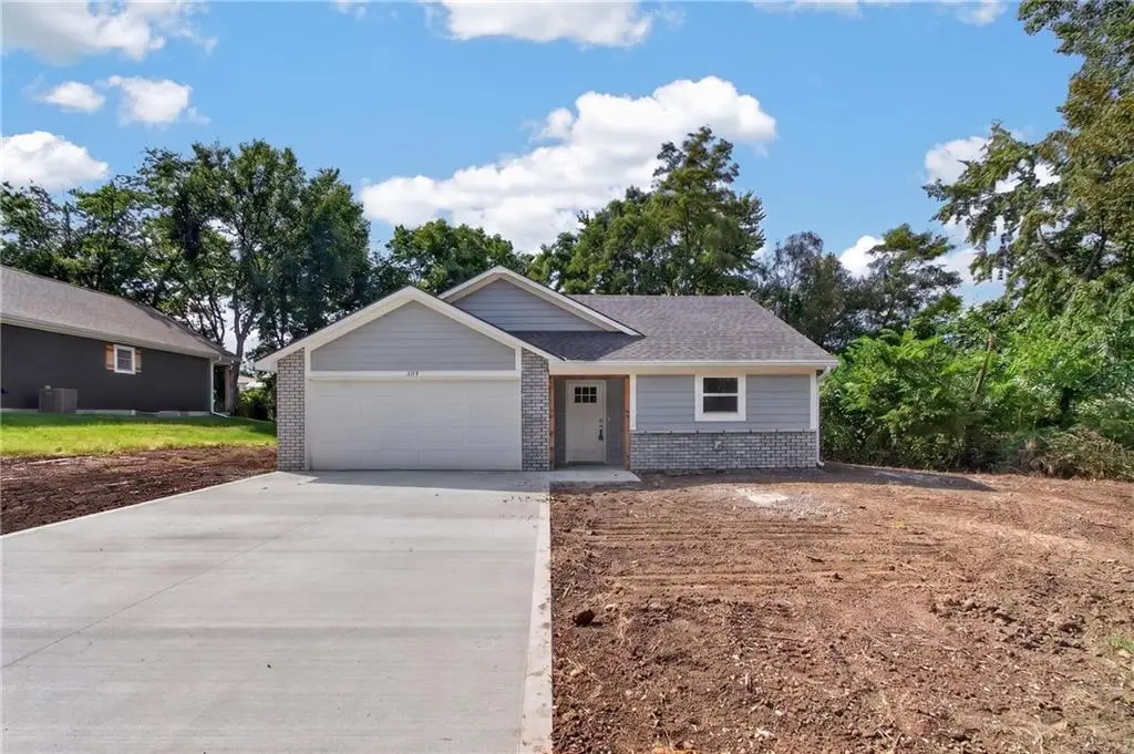 301 W 18th Street, Higginsville, MO 64037 - #1