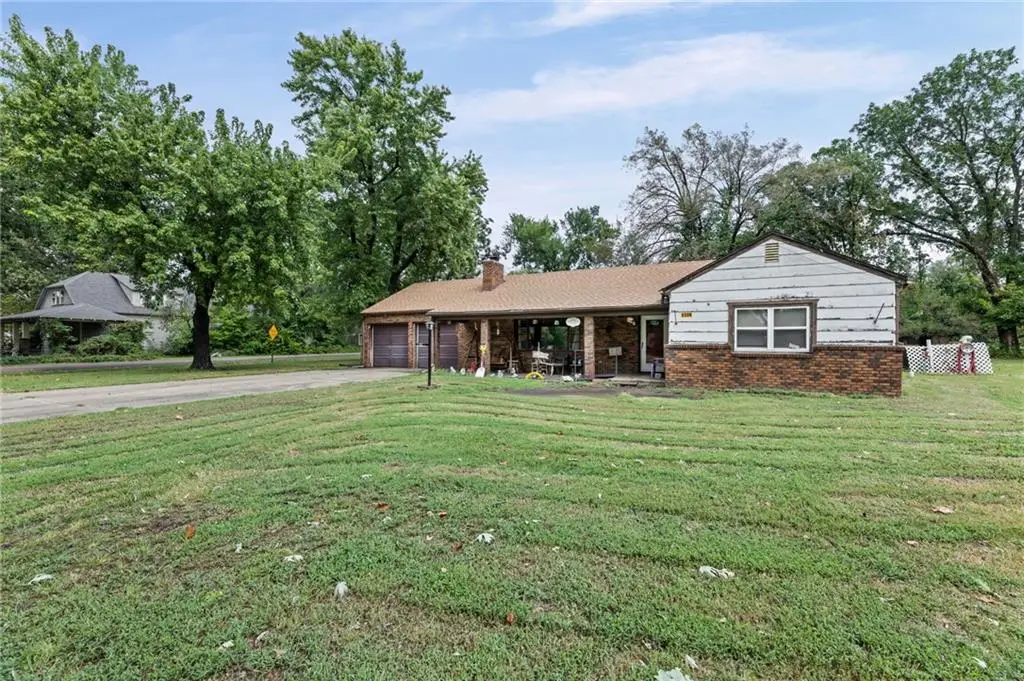 1109 N Kentucky Street, Iola, KS 66749 - #1