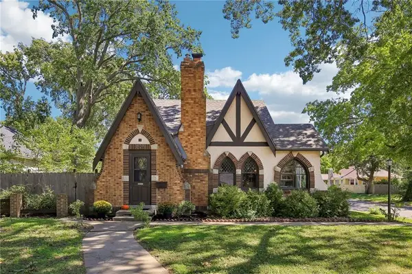 1525 Columbia Avenue, Leavenworth, KS 66048