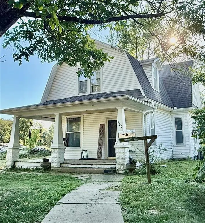 700 West Street, Sweet Springs, MO 65351 - #1