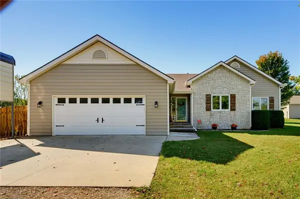 1185 E 1067 Road, Lawrence, KS 66047