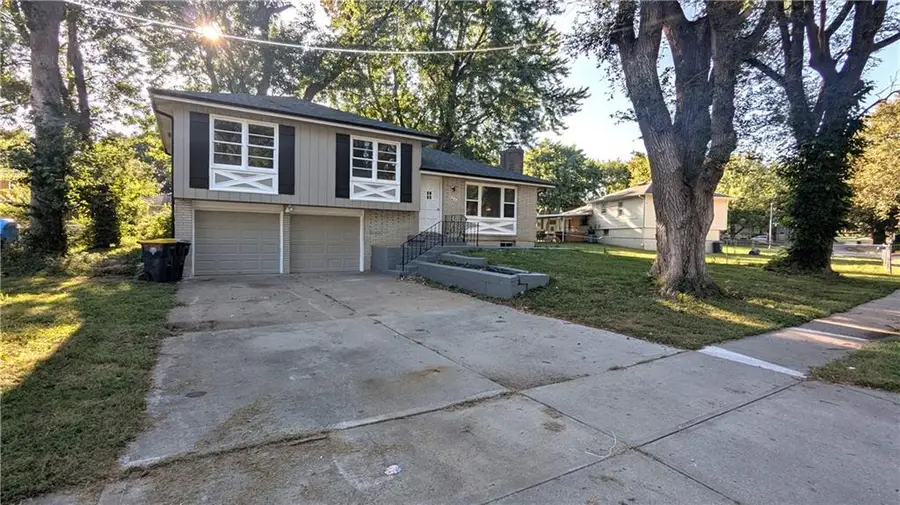9320 Oakland Avenue, Kansas City, MO 64138 - #2