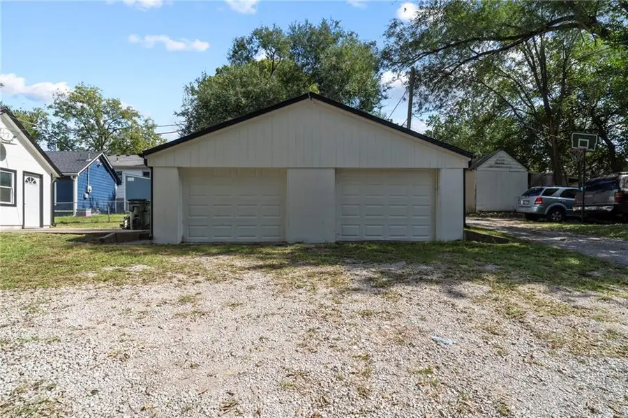 817 Pawnee Street, Leavenworth, KS 66048 - #2