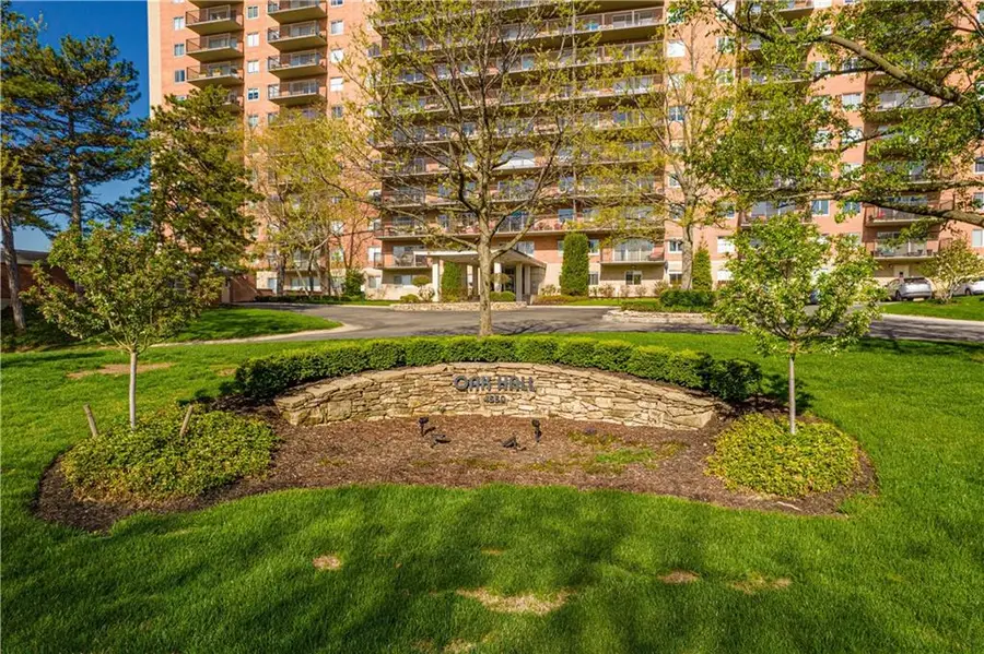 4550 Warwick Boulevard #1101-1102, Kansas City, MO 64111 - #3