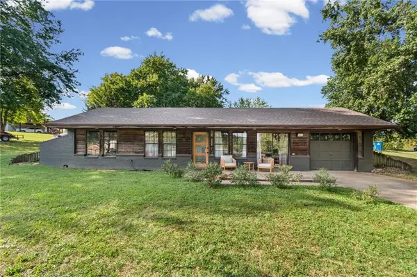 244 SE 121 Road, Warrensburg, MO 64093