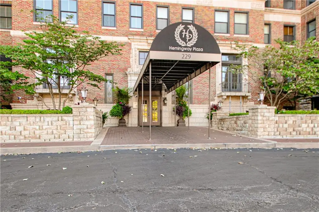 229 Ward Parkway #401B, Kansas City, MO 64112 - #1