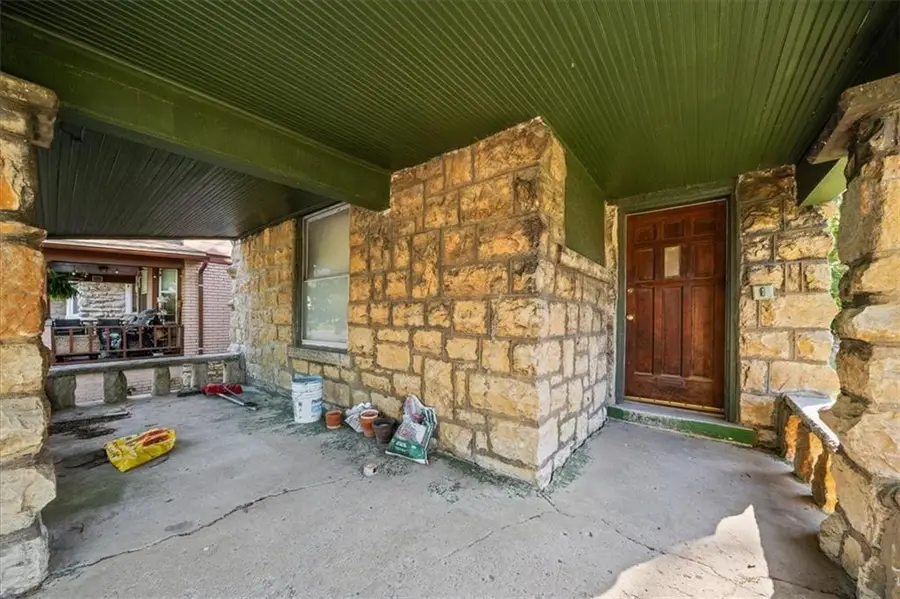 2811 Brooklyn Avenue, Kansas City, MO 64109 - #2