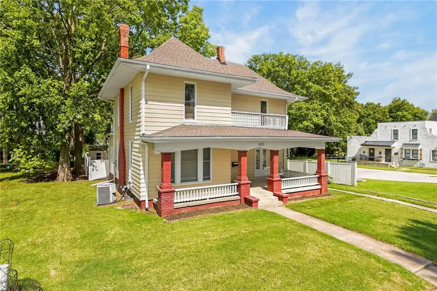610 W Maple Avenue, Independence, MO 64050 - #2