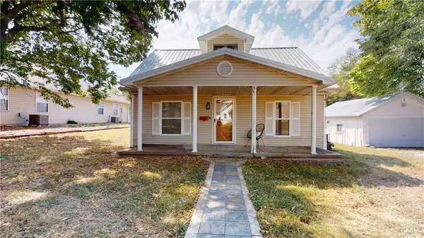 609 W Lee Street, Nevada, MO 64772