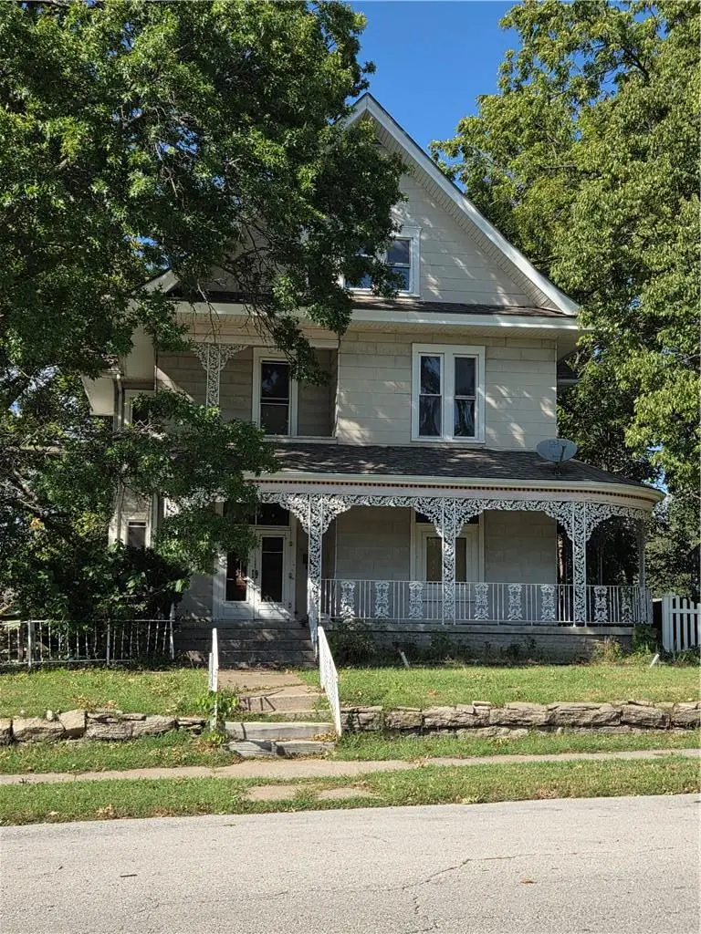 902 W Maple Avenue, Independence, MO 64050 - #2