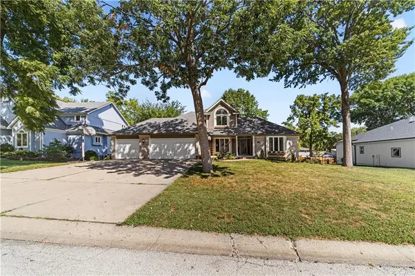 139 The Woodlands Drive, Gladstone, MO 64118