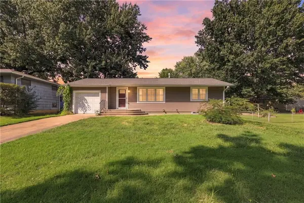 101 Avondale Street, Liberty, MO 64068