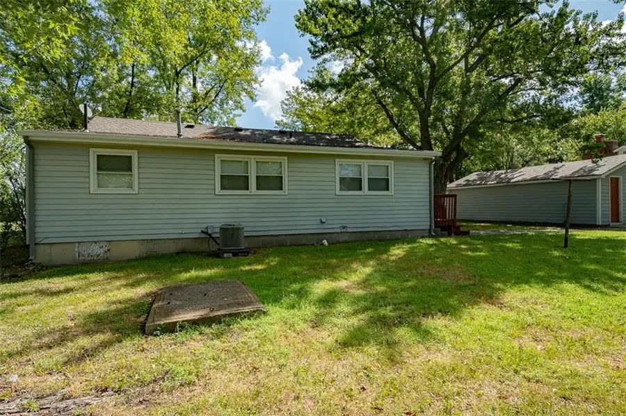 1032 N Sycamore Street, Ottawa, KS 66067 - #2