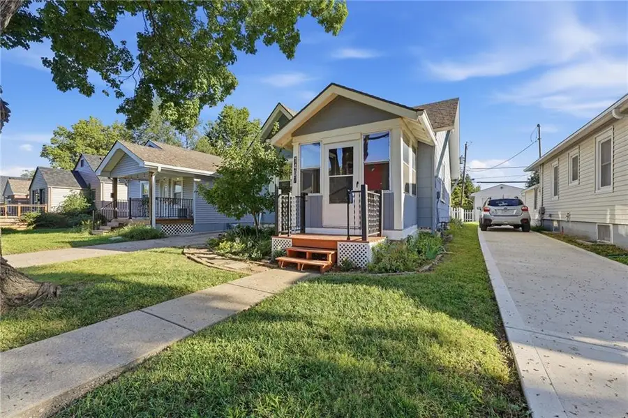 1407 E 24th Avenue, North Kansas City, MO 64116 - #2