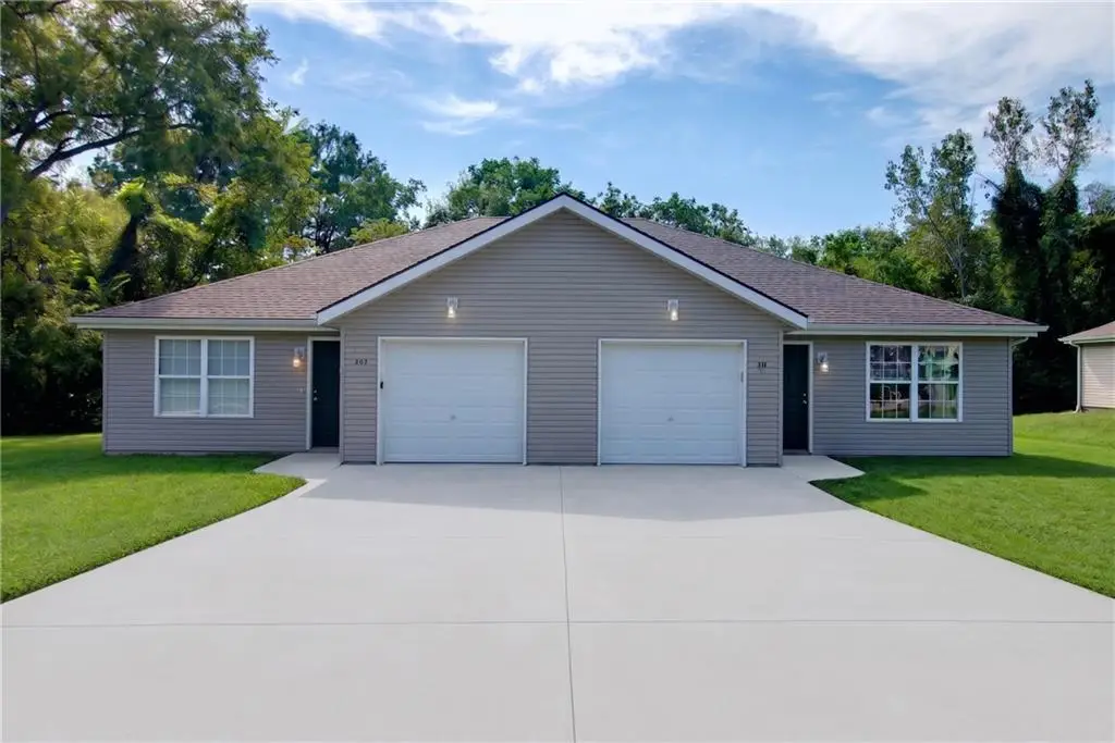 207-209 Sycamore Street, Harrisonville, MO 64701 - #1