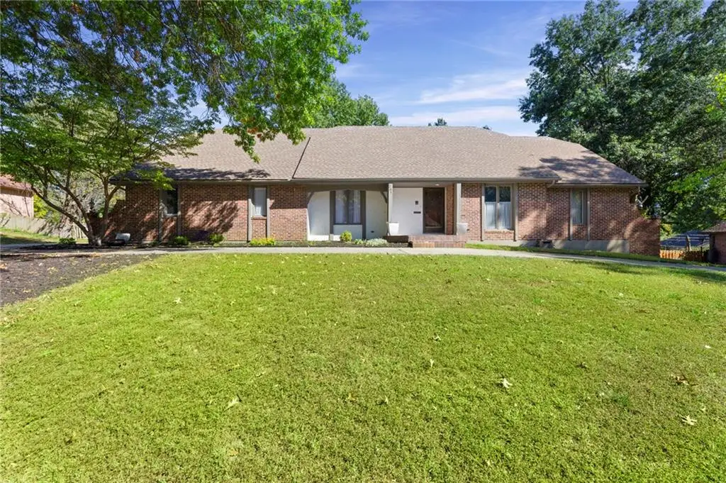 205 NW Hillcrest Lane, Lees Summit, MO 64063 - #1