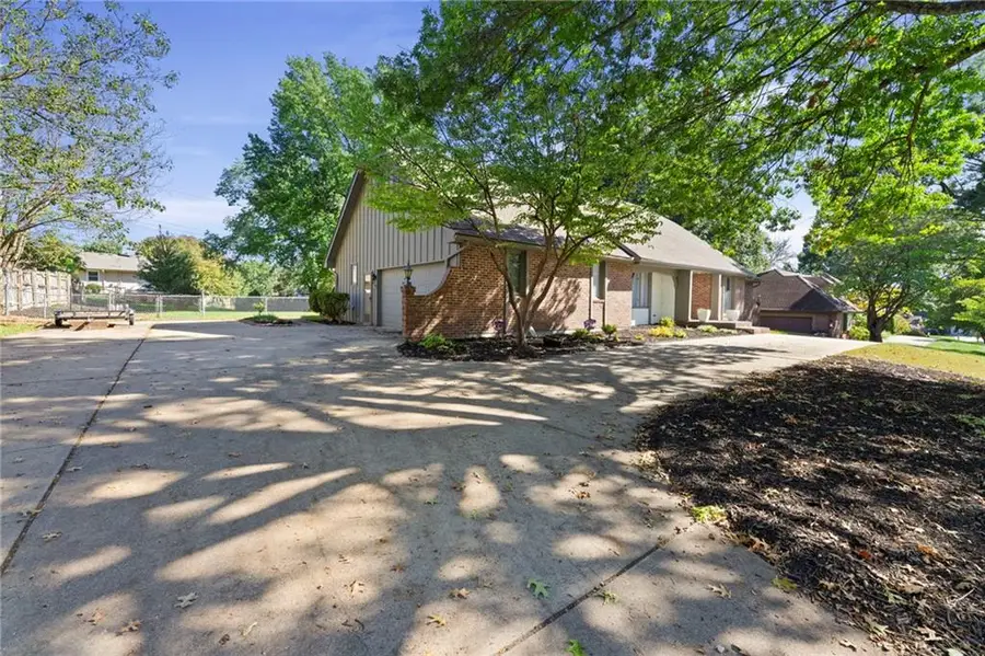 205 NW Hillcrest Lane, Lees Summit, MO 64063 - #2