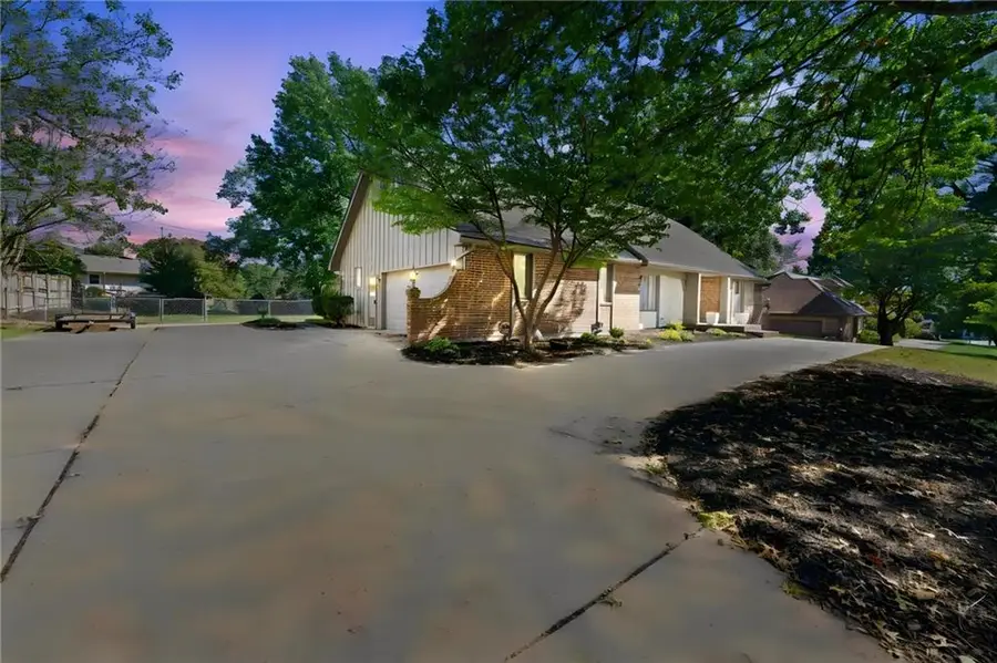 205 NW Hillcrest Lane, Lees Summit, MO 64063 - #3