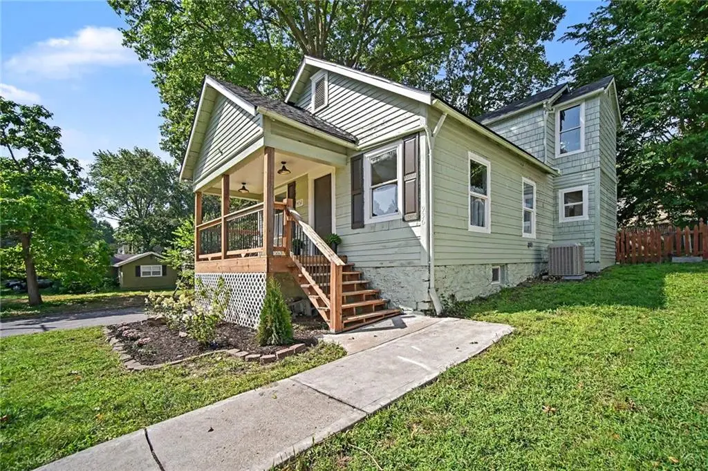 936 Columbia Avenue, Leavenworth, KS 66048 - #1