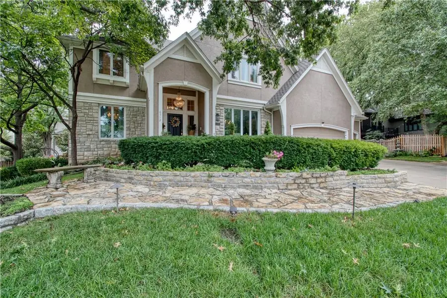 8512 W 139th Street, Overland Park, KS 66223 - #3