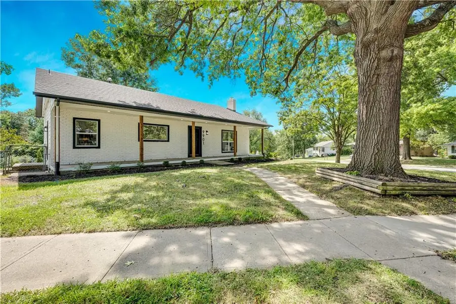 9901 Countryside Road, Lenexa, KS 66215 - #2