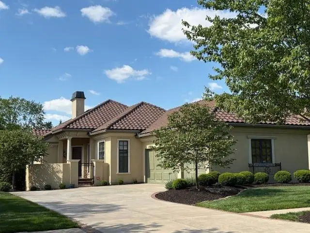 3313 W 138th Street, Leawood, KS 66224 - #3