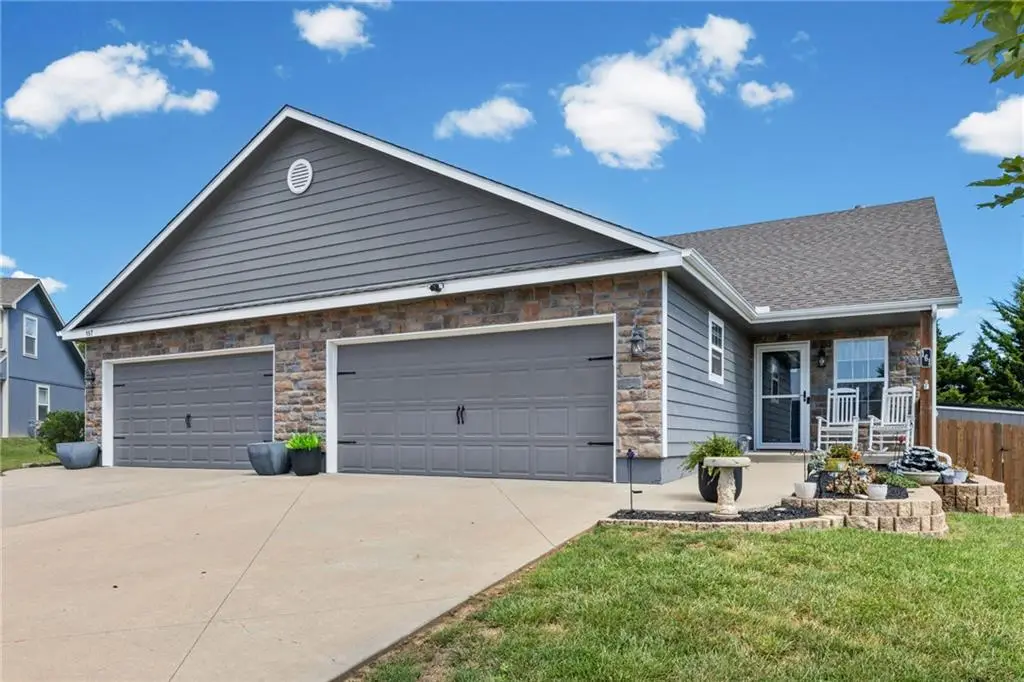 161 S Whilshire Drive, Tonganoxie, KS 66086 - #1