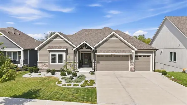 11442 S Montclaire Drive, Olathe, KS 66061