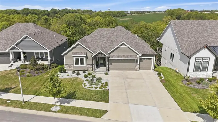 11442 S Montclaire Drive, Olathe, KS 66061 - #2