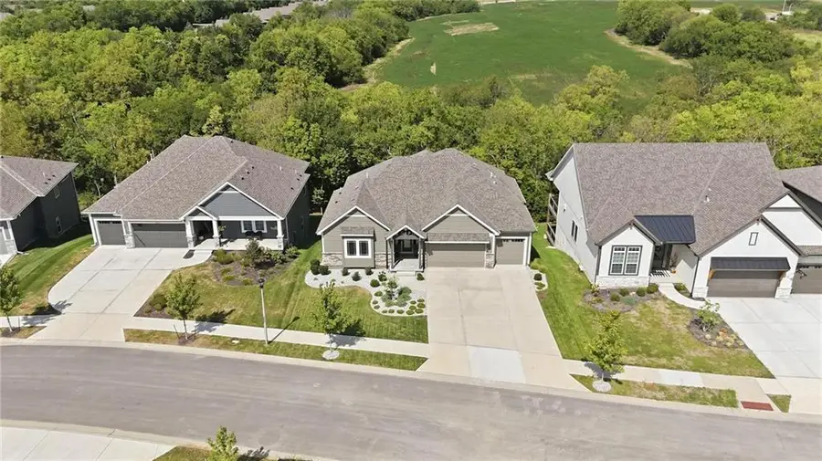 11442 S Montclaire Drive, Olathe, KS 66061 - #3