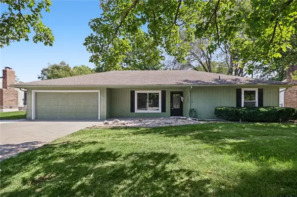 303 SW Pryor Road, Lee's Summit, MO 64081