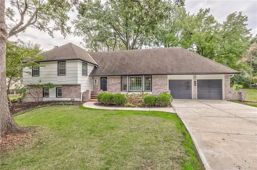 8129 Dearborn Drive, Prairie Village, KS 66208 - #1