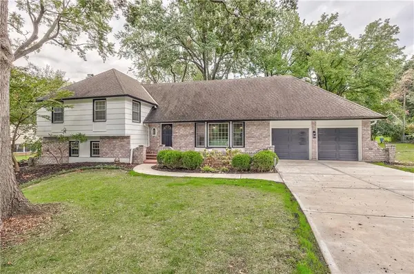 8129 Dearborn Drive, Prairie Village, KS 66208