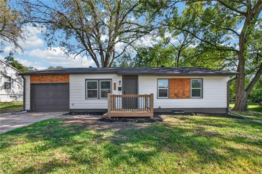 6303 E 153rd Street, Grandview, MO 64030 - #2