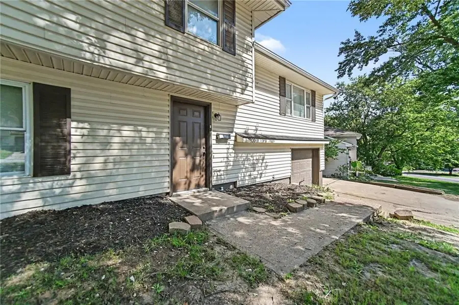 7820 NE San Rafael Drive, Kansas City, MO 64119 - #2