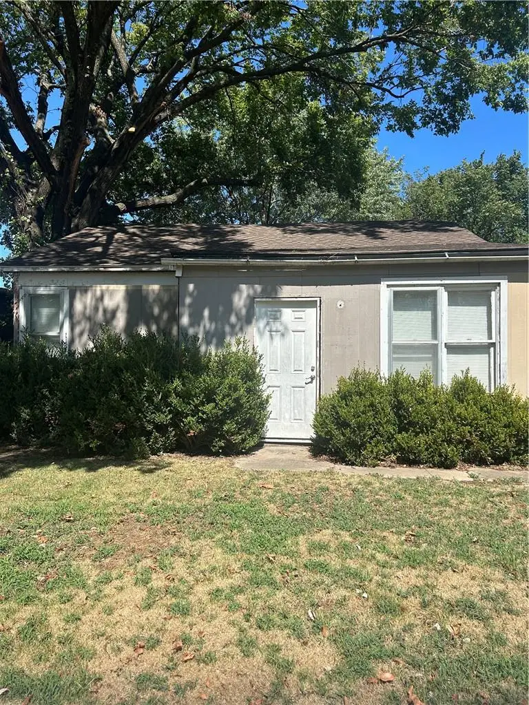 1306 W 3rd Street, Coffeyville, KS 67337 - #1