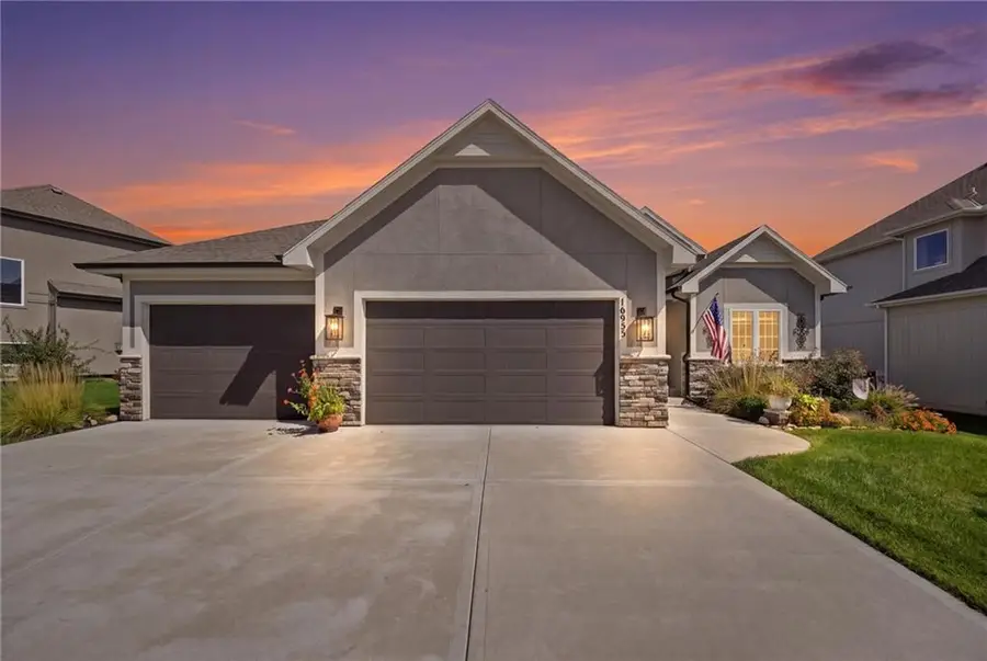 16955 S Elmridge Street, Olathe, KS 66062 - #2