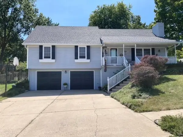 502 NE Fox Trail Drive, Blue Springs, MO 64014