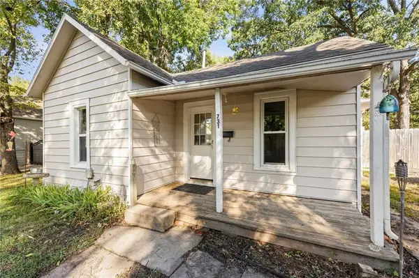 731 S Locust Street, Ottawa, KS 66067