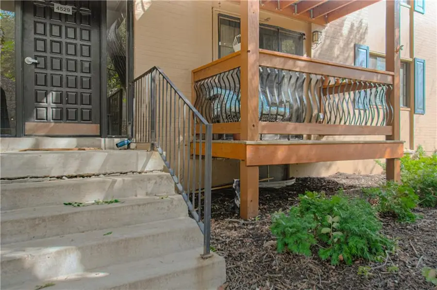 4529 Holly Street #102, Kansas City, MO 64111 - #3