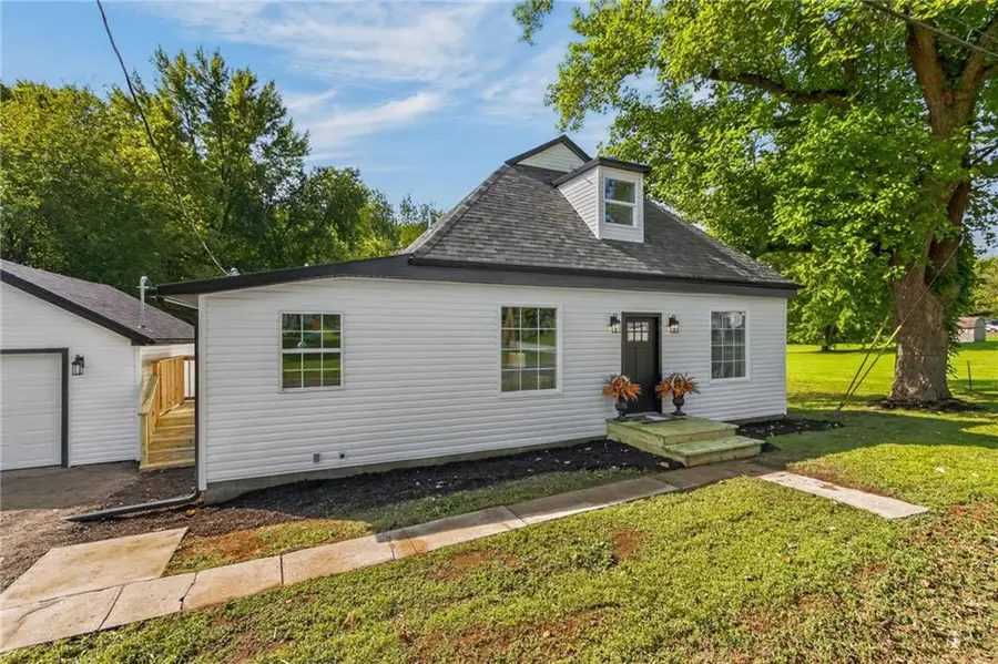 606 E Elijah Street, Easton, MO 64443 - #3
