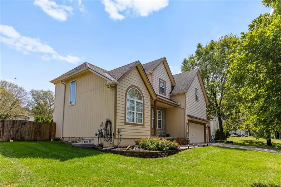 8375 Timber Trails Drive, De Soto, KS 66018 - #3